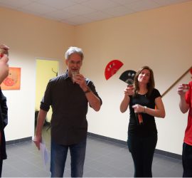 Anstoßen Neujahrsfest 2024