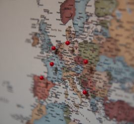 Detail Weltkarte mit Pins