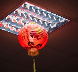 Lampion unter der Decke