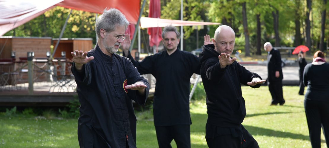Tai Chi Figuren üben mit Meister Adler