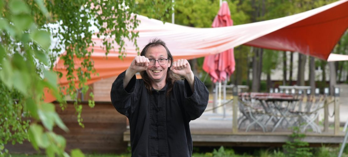 Tai Chi Training in Blossin: Üben einer Figur