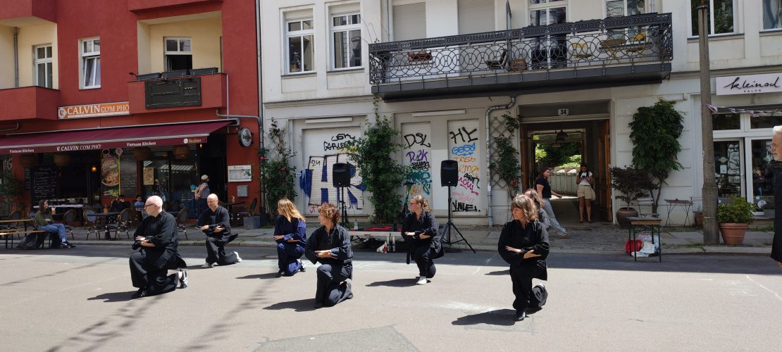 Figur aus Form Dinh Bo auf dem Choriner Straßenfest