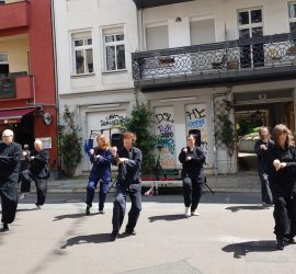 Figur aus Form Dinh Bo auf dem Choriner Straßenfest