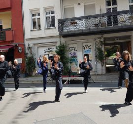 Figur aus Form Dinh Bo auf dem Choriner Straßenfest